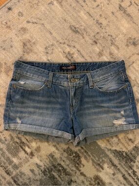Vintage Levi’s Denim Women's Blue Denim Shorts. Shorty shorts, very Y2K